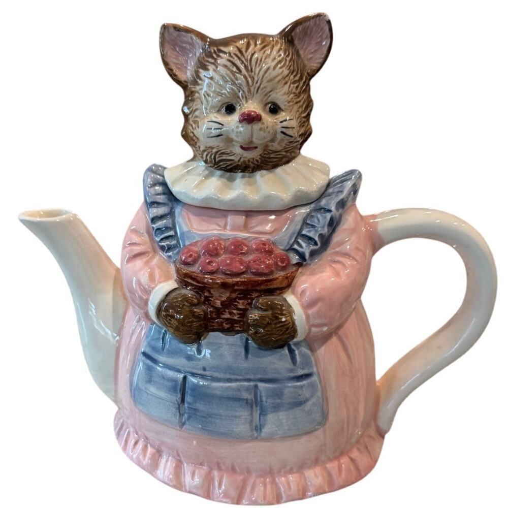 Vintage Decorative Ceramic Cat Teapot Mother Cat With Apron Basket Apples Kitsch